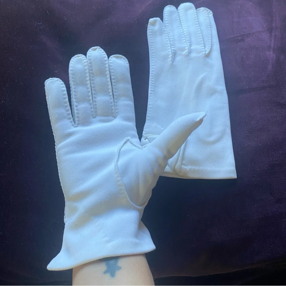 VTG 60’s Retro White Driving Gloves with Red dots! Like New condition! Size 7!